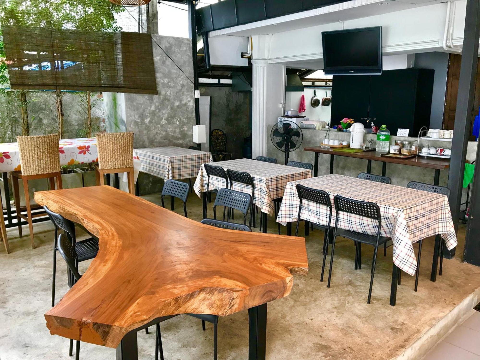 Rcn Court & Inn Чиангмай Екстериор снимка