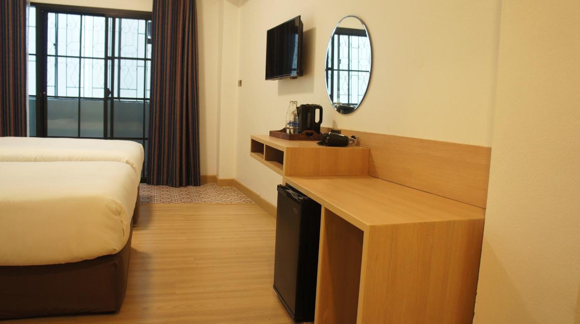 Rcn Court & Inn Чиангмай Екстериор снимка